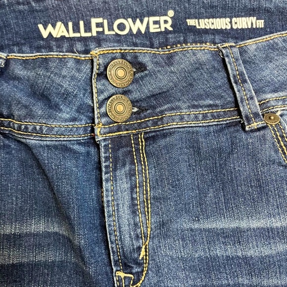 Wallflower Size 15 Juniors The Luscious Curvy Fit 35” waist PRELOVED - Picture 2 of 10